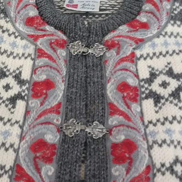 Vintage Voss Pure Wool Sweater - Picture 3 of 5